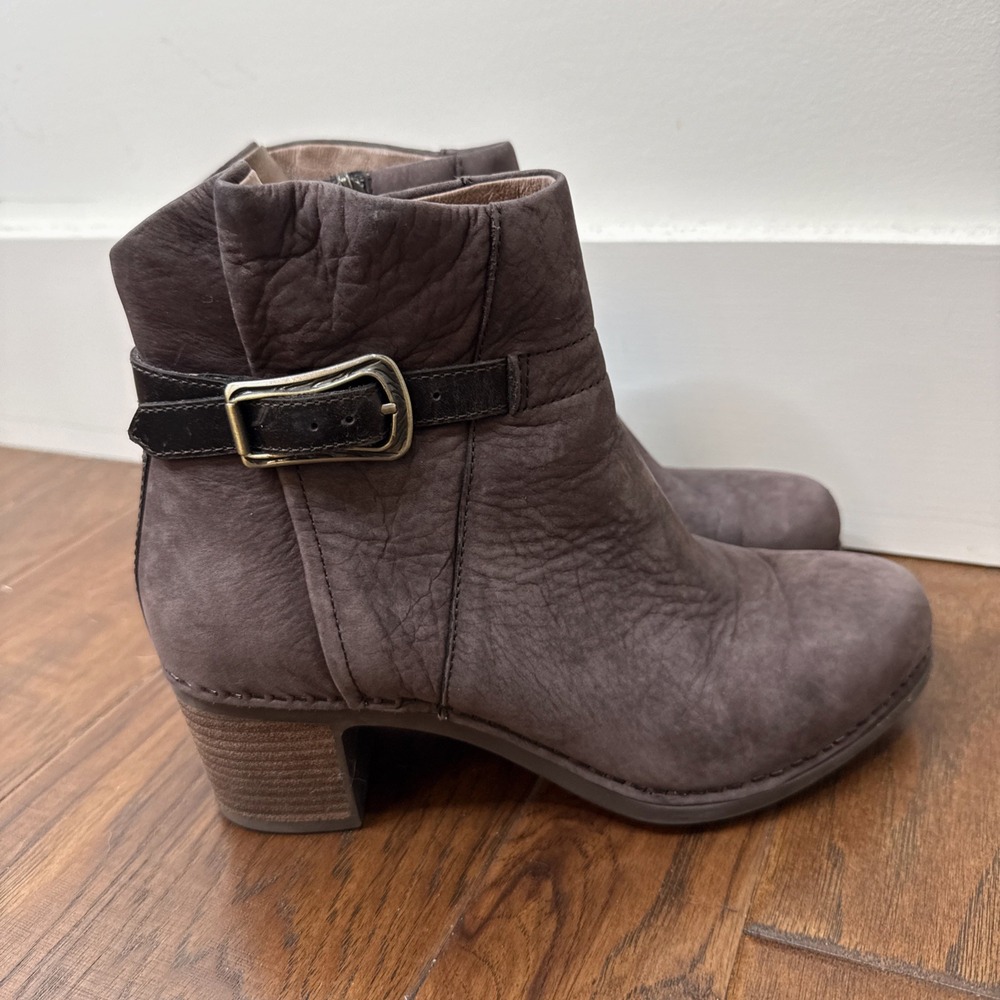 Dansko Hartley Western Nubuck Suede Leather Ankle Booties Buckle Boot Comfort 38